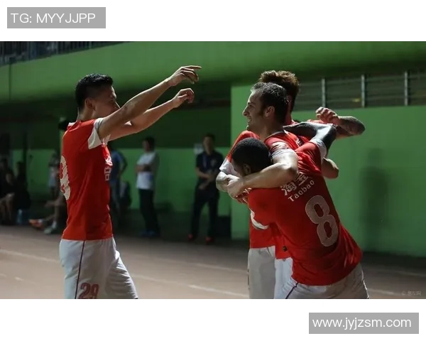 2018年广州恒大与广州富力激战回顾：足球盛宴中的城市德比精彩瞬间